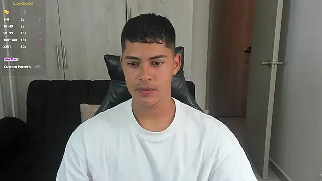 Snapshot of Iamdylan777 chatting on October 14, 4:25 pm Iamdylan777 online show from October 14, 4:25 pm