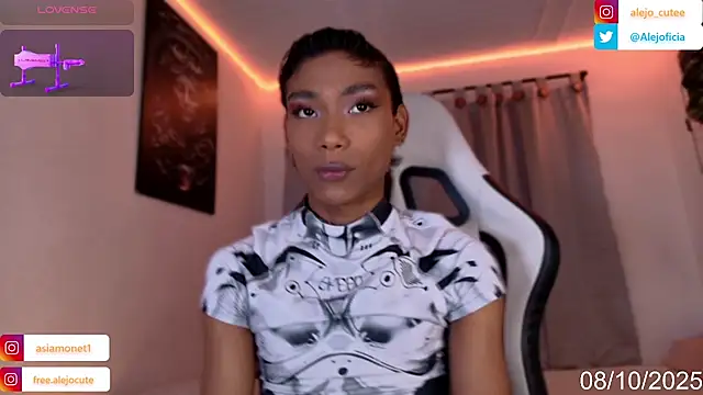 Snapshot of alejo_cute chatting on October 8, 8:35 pm alejo cute online show from October 8, 8:35 pm