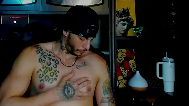Snapshot of RickG_Oficial chatting on October 3, 12:04 am RickG Oficial online show from October 3, 12:04 am