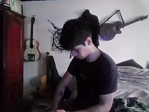 lmlfff online show from June 10, 8:09 pm