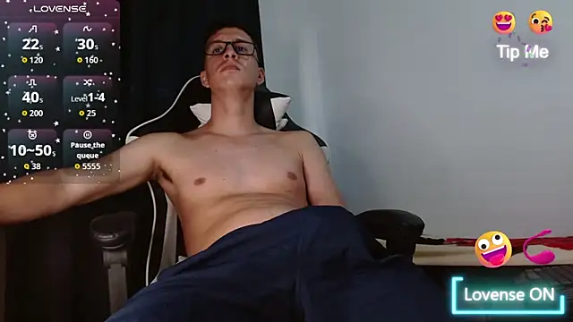 Snapshot of Jhonny_hot_s chatting on November 1, 8:24 pm Jhonny hot s online show from November 1, 8:24 pm