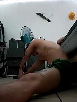 Snapshot of culitotragon24 chatting on October 2, 7:56 am culitotragon24 online show from October 2, 7:56 am