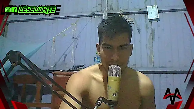 Snapshot of leyel00155 chatting on October 10, 5:23 am leyel00155 online show from October 10, 5:23 am