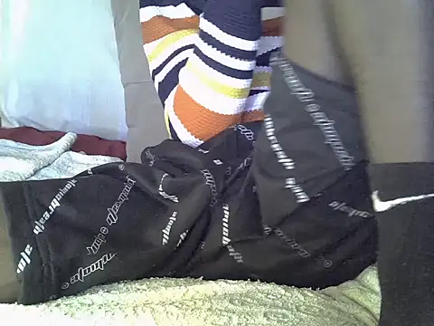 Snapshot of Delicious-D chatting on February 23, 6:44 am Delicious-D online show from February 23, 6:44 am