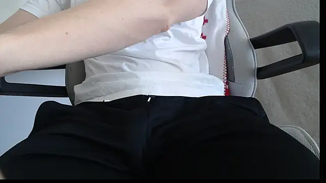 MarcusMenom online show from April 11, 9:46 am