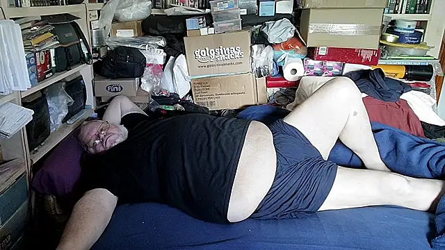 hadeszeuss2 online show from April 6, 1:23 pm