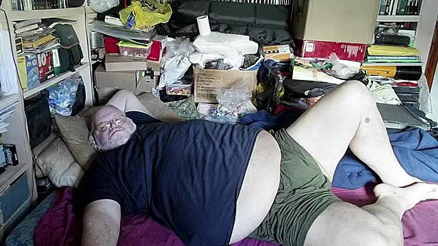 Snapshot of hadeszeuss2 chatting on February 17, 2:26 pm hadeszeuss2 online show from February 17, 2:26 pm