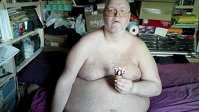 Snapshot of hadeszeuss2 chatting on September 19, 5:24 pm hadeszeuss2 online show from September 19, 5:24 pm