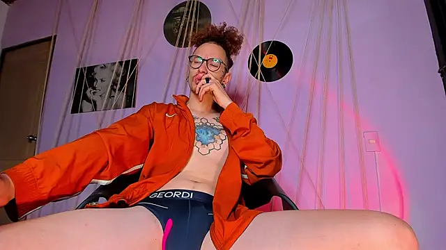 Snapshot of MrShaggy chatting on January 7, 12:27 pm MrShaggy online show from January 7, 12:27 pm