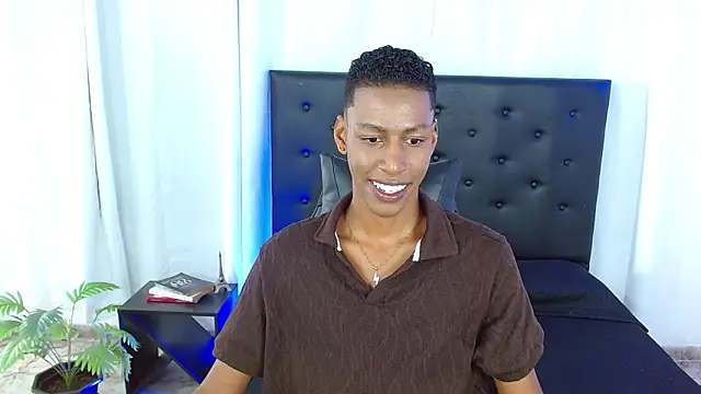 maiki18  online show from March 6, 8:50 pm