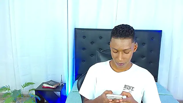 maiki18  online show from March 4, 8:49 pm