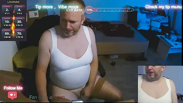 Snapshot of ShyBoy1982 chatting on October 11, 11:09 pm ShyBoy1982 online show from October 11, 11:09 pm