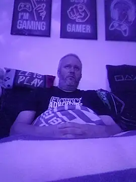 Snapshot of ShyBoy1982 chatting on October 18, 9:09 pm ShyBoy1982 online show from October 18, 9:09 pm