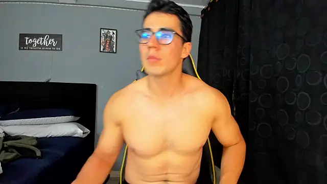 Snapshot of owengray2n chatting on September 25, 2:21 am owengray2n online show from September 25, 2:21 am