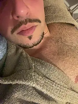 islandboiZ online show from February 9, 9:41 pm