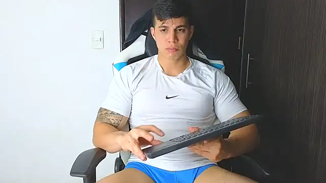 Ethanstill1 online show from December 13, 3:49 am