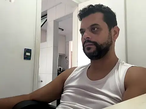 HornyBeachBoyBR online show from May 6, 1:33 pm