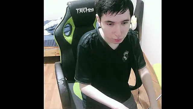 Snapshot of Twink_martinboy chatting on December 23, 1:08 am Twink martinboy online show from December 23, 1:08 am