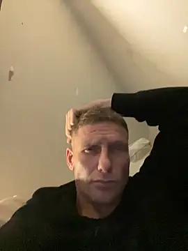 aaronmc311840 online show from September 18, 3:52 am