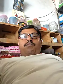 Snapshot of Srmotrs chatting on September 19, 5:52 am Srmotrs online show from September 19, 5:52 am