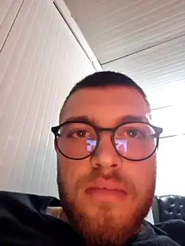 Snapshot of Franso13 chatting on December 28, 10:34 pm Franso13 online show from December 28, 10:34 pm