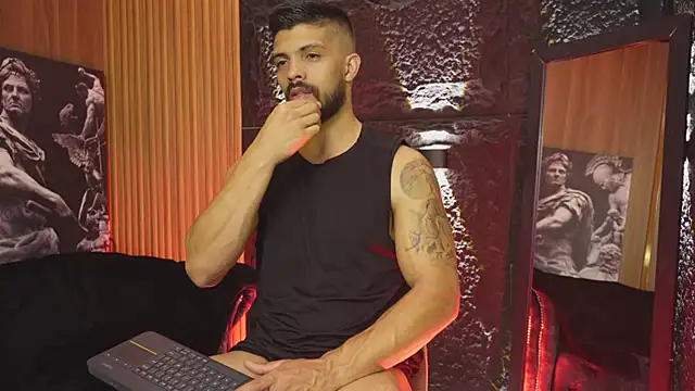 Snapshot of DannSaenz chatting on October 2, 11:42 pm DannSaenz online show from October 2, 11:42 pm