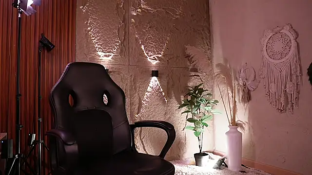 DannSaenz online show from June 26, 12:41 pm