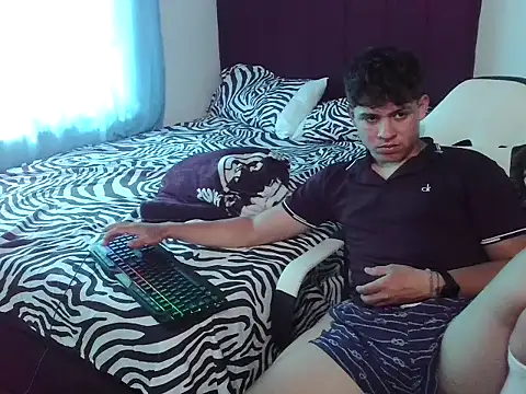 Yeremy12345 online show from October 24, 5:58 pm