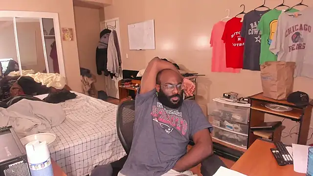 Snapshot of MrChuckDailyXXX chatting on October 6, 2:27 am MrChuckDailyXXX online show from October 6, 2:27 am