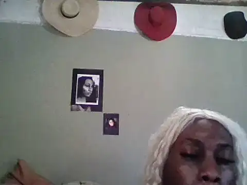 Snapshot of Moorella1 chatting on December 13, 8:54 am Moorella1 online show from December 13, 8:54 am