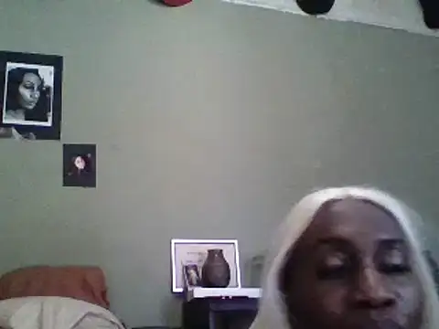Snapshot of Moorella1 chatting on December 7, 7:49 am Moorella1 online show from December 7, 7:49 am