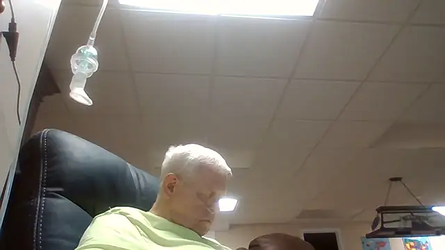 Snapshot of bootlegmanz chatting on October 13, 10:05 pm bootlegmanz online show from October 13, 10:05 pm