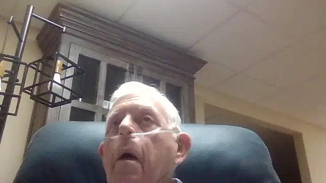 Snapshot of bootlegmanz chatting on October 15, 11:23 pm bootlegmanz online show from October 15, 11:23 pm