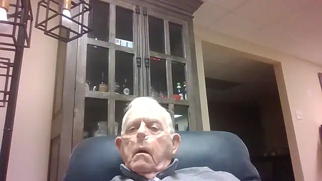 Snapshot of bootlegmanz chatting on October 27, 2:52 pm bootlegmanz online show from October 27, 2:52 pm