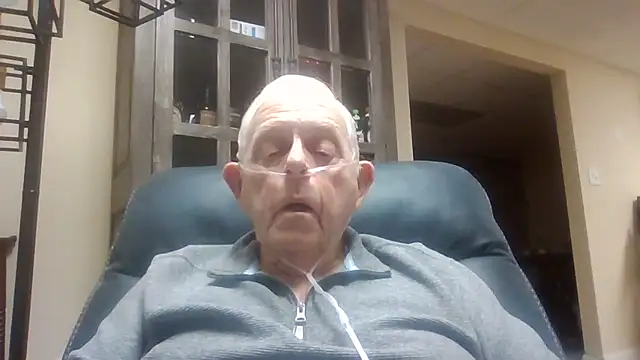 Snapshot of bootlegmanz chatting on October 28, 3:14 pm bootlegmanz online show from October 28, 3:14 pm