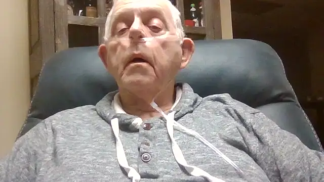 Snapshot of bootlegmanz chatting on October 25, 2:24 am bootlegmanz online show from October 25, 2:24 am