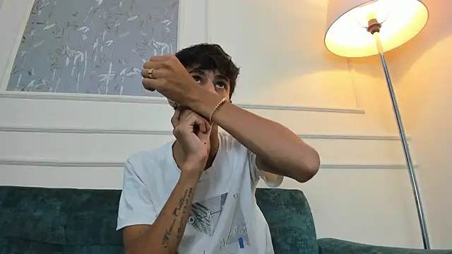 Lucian Davi online show from December 19, 3:52 pm