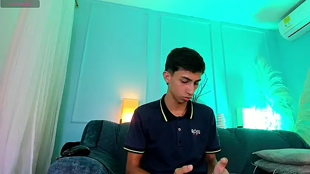 Snapshot of Lucian_Davi chatting on October 10, 4:34 pm Lucian Davi online show from October 10, 4:34 pm