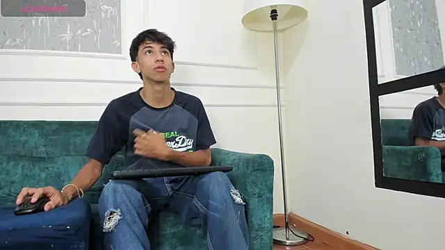 Lucian Davi online show from December 23, 3:23 pm