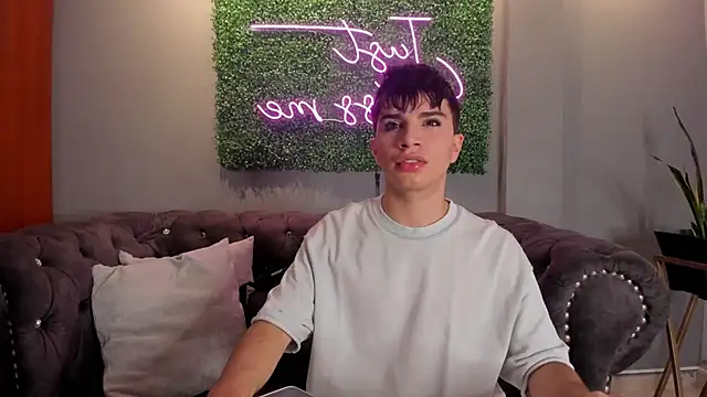 damoncolin  online show from September 23, 1:54 pm