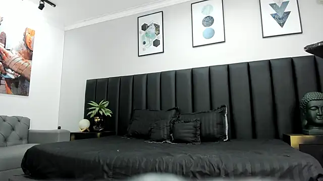 ANGEL NICOLAS online show from January 16, 8:25 pm