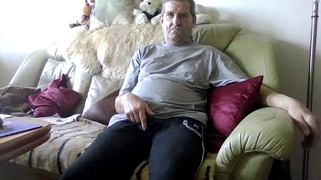 Lutzi1 online show from November 12, 1:28 pm