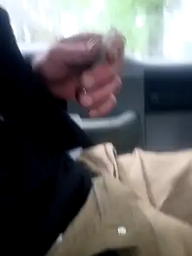 otterlover123 online show from April 25, 1:25 pm