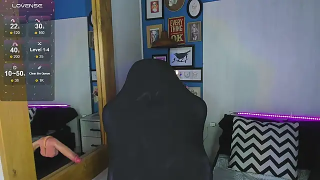 VladHellsing4 online show from November 19, 2:39 pm