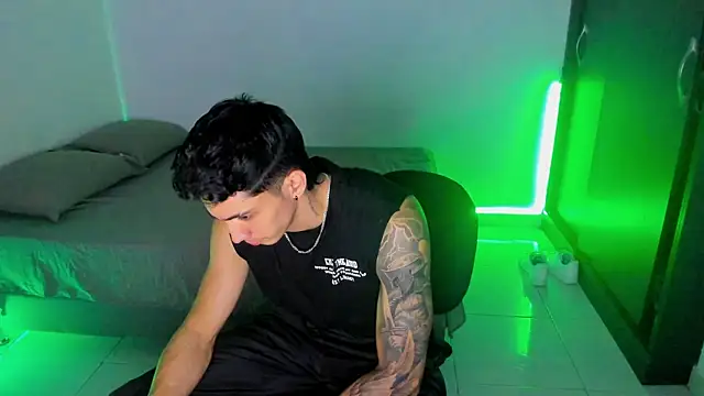 OliverBennet online show from February 18, 3:31 am