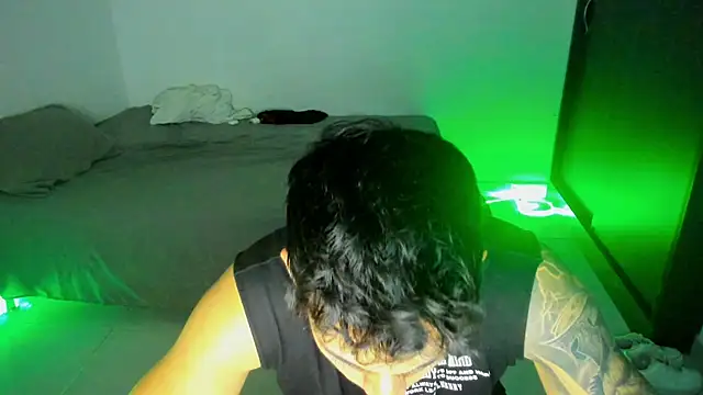 OliverBennet online show from March 6, 1:27 am