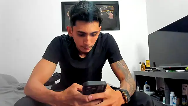 Snapshot of OliverBennet chatting on October 4, 3:33 am OliverBennet online show from October 4, 3:33 am