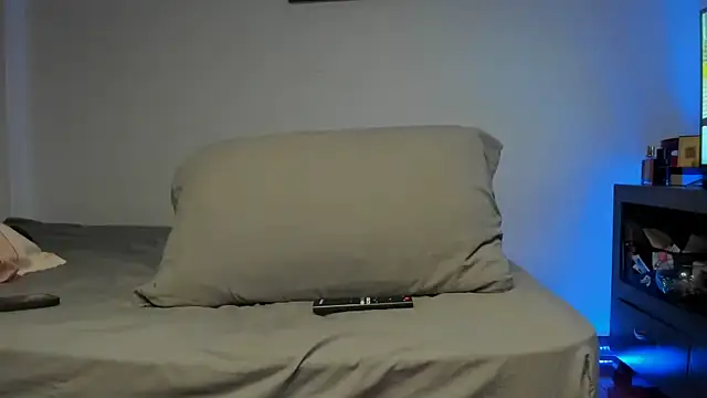 OliverBennet online show from October 24, 2:13 am