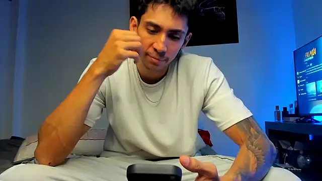 OliverBennet online show from October 20, 11:52 pm