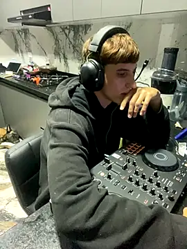 Snapshot of oliver_Lz chatting on October 11, 2:59 am oliver Lz online show from October 11, 2:59 am